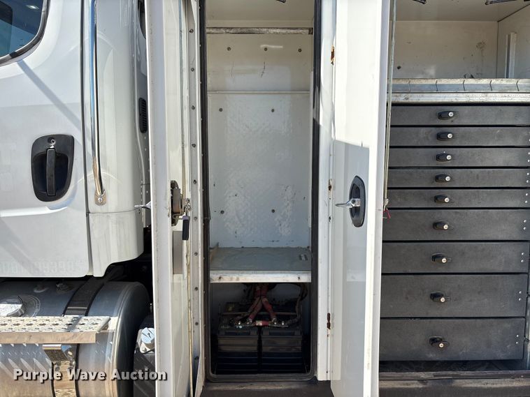 image for item EA6984 2014 Freightliner Business Class M2 utility / service truck