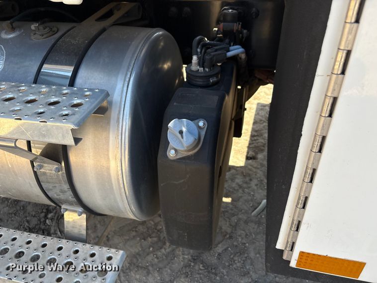 image for item EA6984 2014 Freightliner Business Class M2 utility / service truck