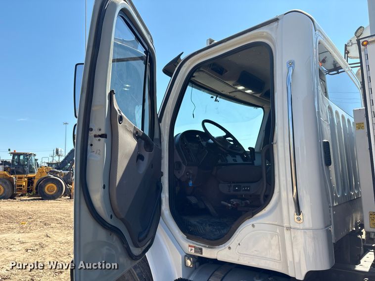 image for item EA6984 2014 Freightliner Business Class M2 utility / service truck