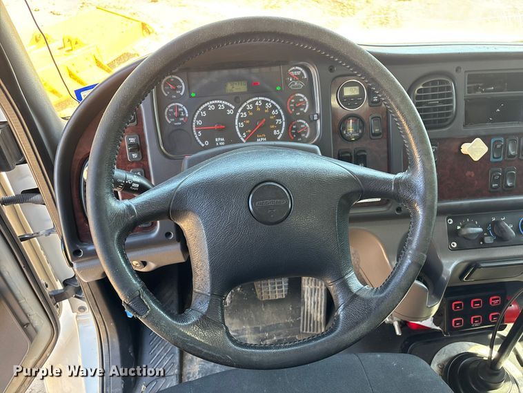 image for item EA6984 2014 Freightliner Business Class M2 utility / service truck