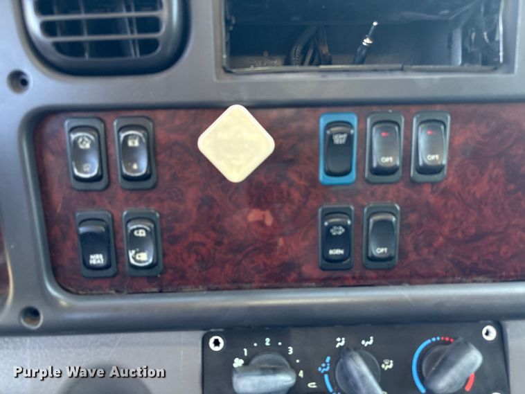 image for item EA6984 2014 Freightliner Business Class M2 utility / service truck