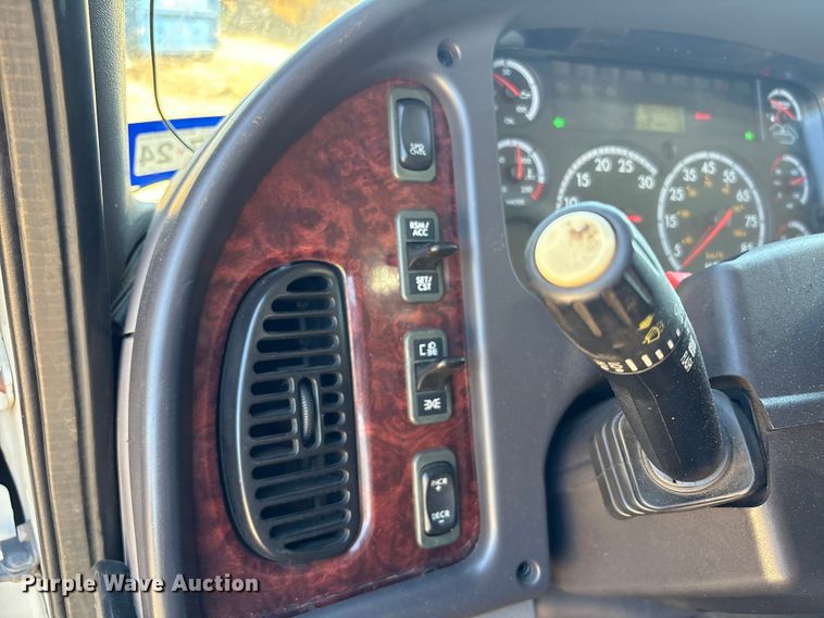 image for item EA6984 2014 Freightliner Business Class M2 utility / service truck