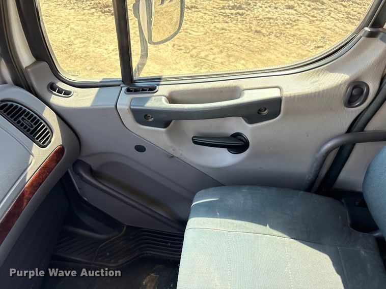 image for item EA6984 2014 Freightliner Business Class M2 utility / service truck