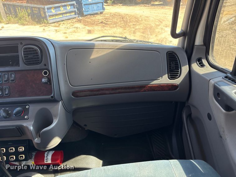 image for item EA6984 2014 Freightliner Business Class M2 utility / service truck