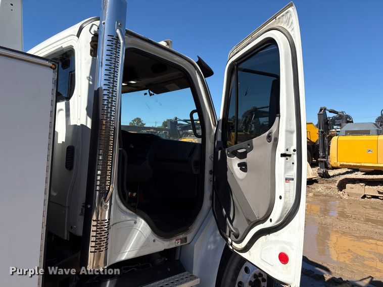 image for item EA6984 2014 Freightliner Business Class M2 utility / service truck