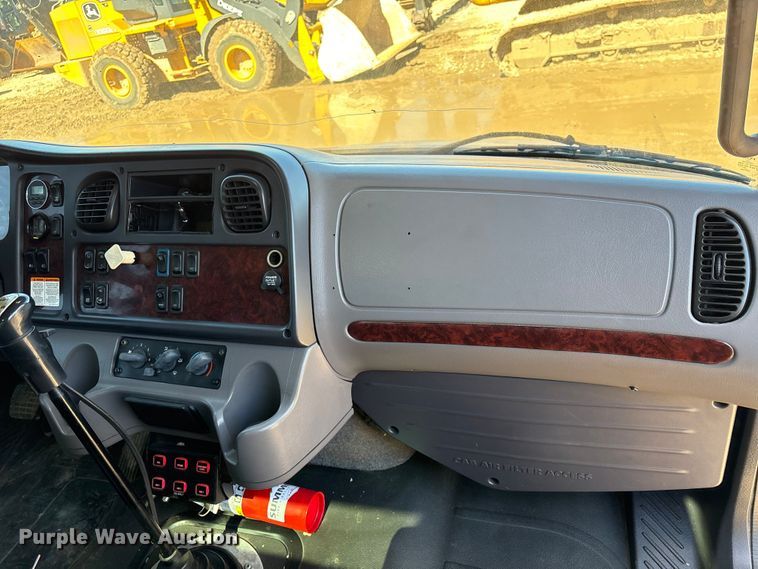 image for item EA6984 2014 Freightliner Business Class M2 utility / service truck