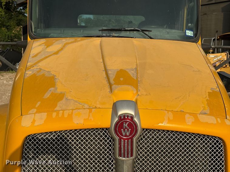 image for item EA6985 2012 Kenworth T370 utility / service truck