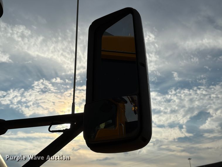 image for item EA6985 2012 Kenworth T370 utility / service truck