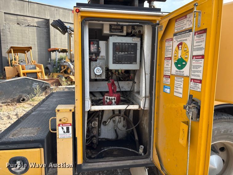 image for item EA6985 2012 Kenworth T370 utility / service truck