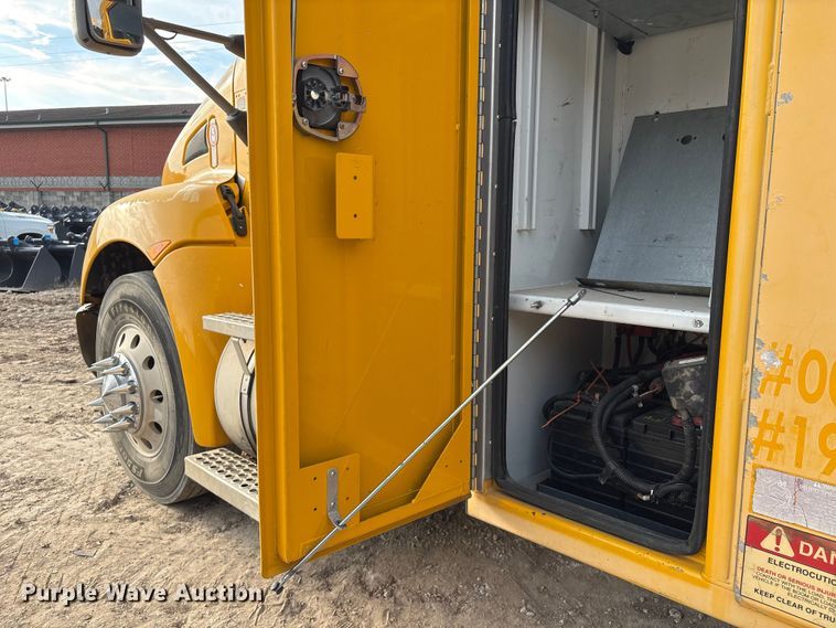 image for item EA6985 2012 Kenworth T370 utility / service truck