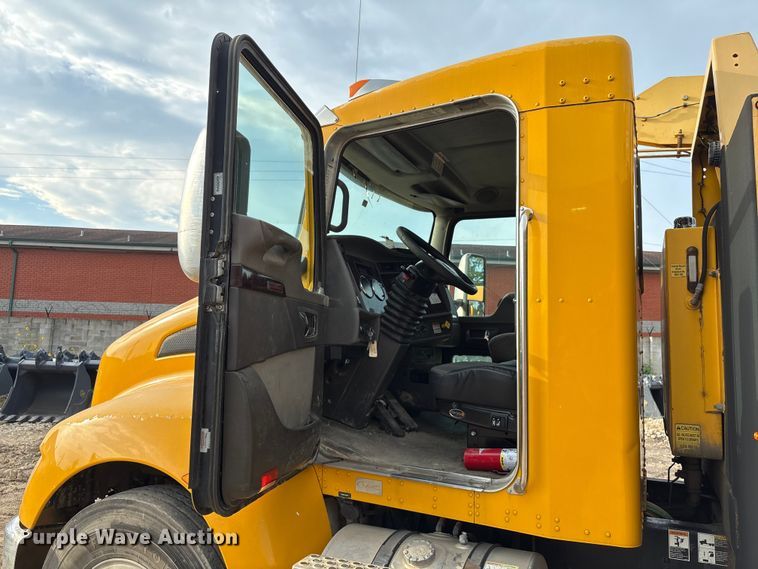 image for item EA6985 2012 Kenworth T370 utility / service truck