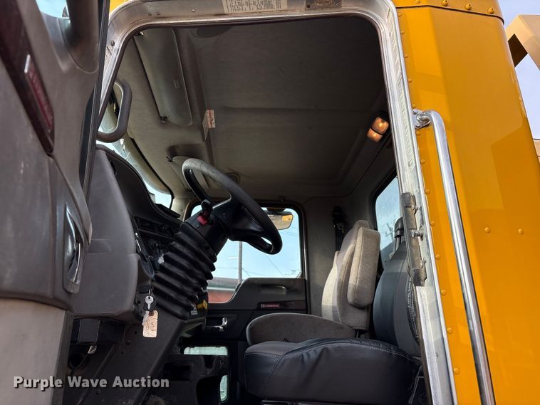 image for item EA6985 2012 Kenworth T370 utility / service truck