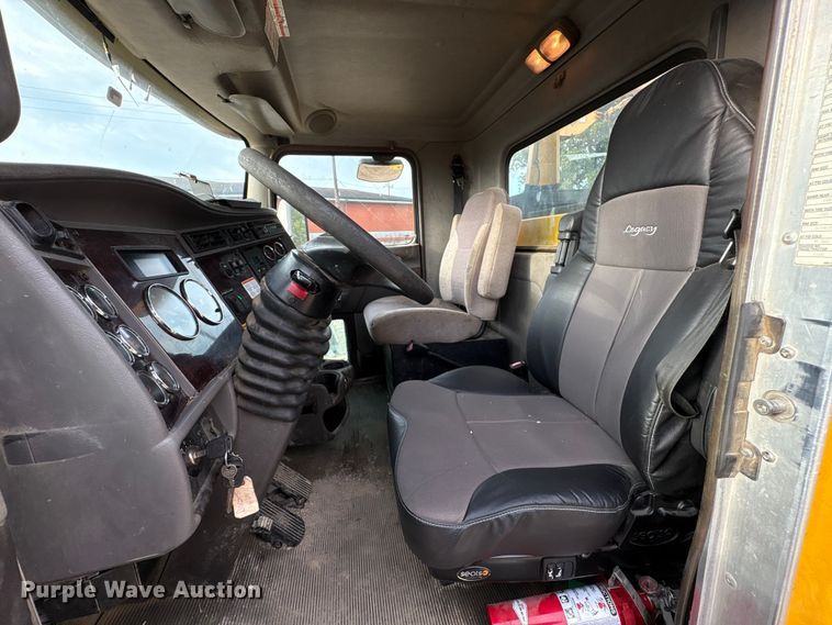 image for item EA6985 2012 Kenworth T370 utility / service truck