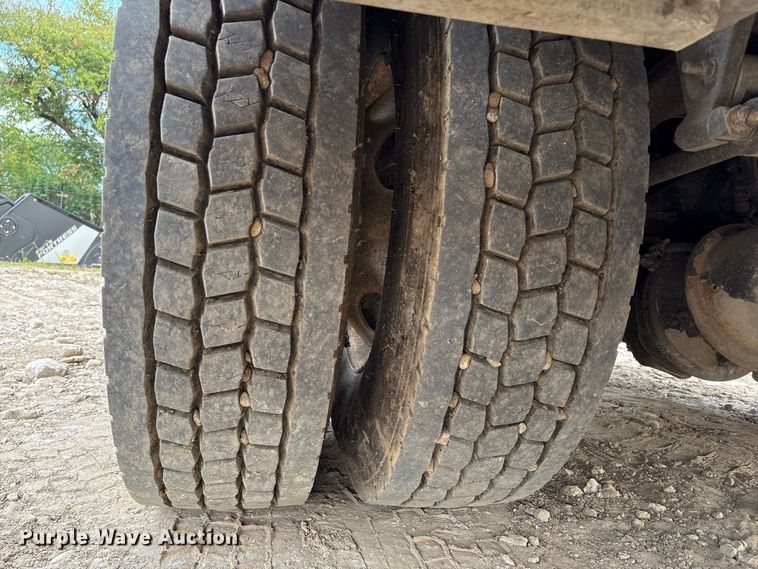 image for item EA6985 2012 Kenworth T370 utility / service truck