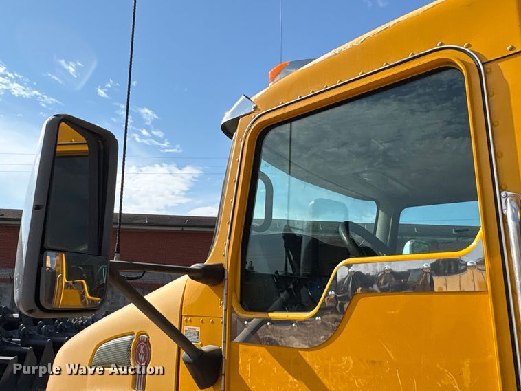 image for item EA6986 2012 Kenworth T370 utility / service truck