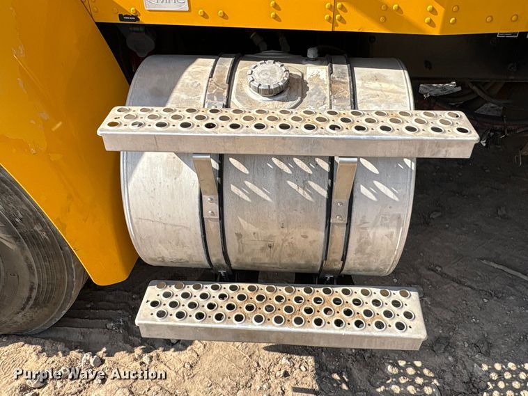 image for item EA6986 2012 Kenworth T370 utility / service truck