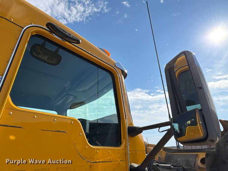 image for item EA6986 2012 Kenworth T370 utility / service truck