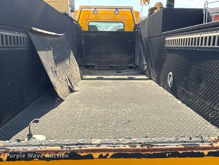 image for item EA6986 2012 Kenworth T370 utility / service truck