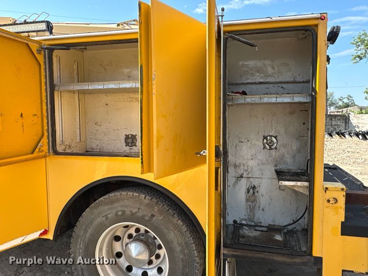 image for item EA6986 2012 Kenworth T370 utility / service truck