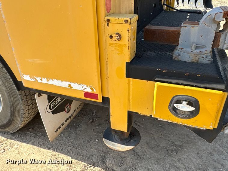 image for item EA6986 2012 Kenworth T370 utility / service truck