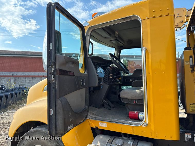 image for item EA6986 2012 Kenworth T370 utility / service truck