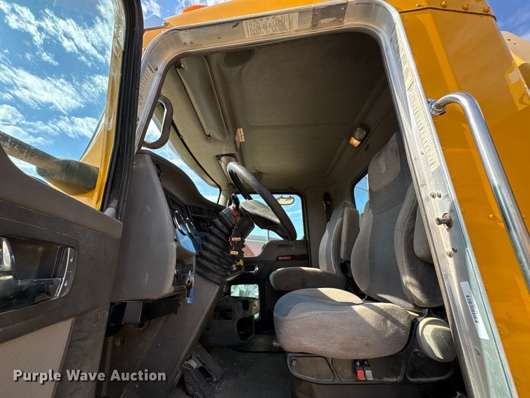 image for item EA6986 2012 Kenworth T370 utility / service truck