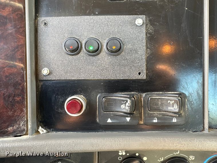 image for item EA6986 2012 Kenworth T370 utility / service truck