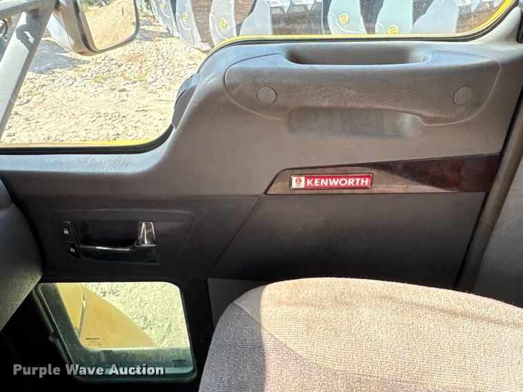 image for item EA6986 2012 Kenworth T370 utility / service truck