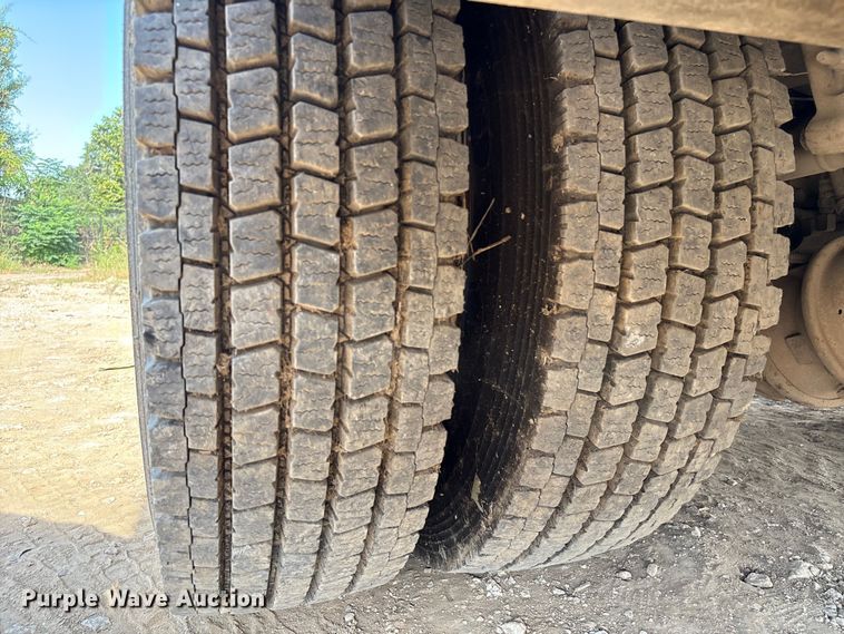 image for item EA6986 2012 Kenworth T370 utility / service truck