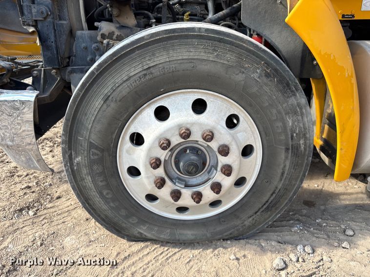 image for item EA6986 2012 Kenworth T370 utility / service truck