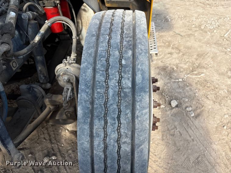 image for item EA6986 2012 Kenworth T370 utility / service truck