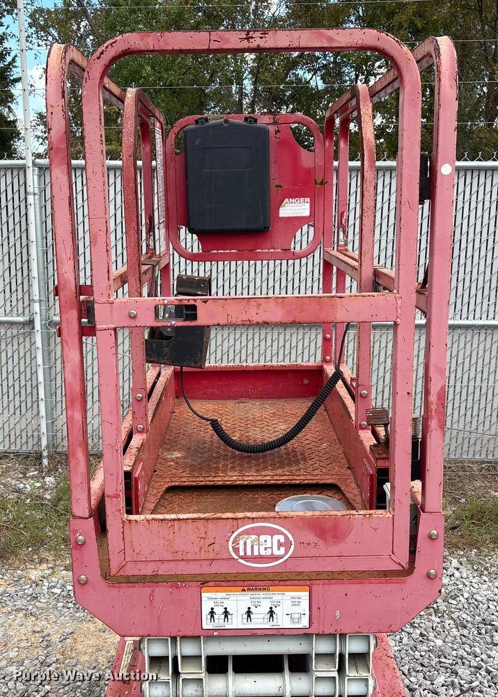image for item EA7085 2019 MEC 1330SE scissor lift