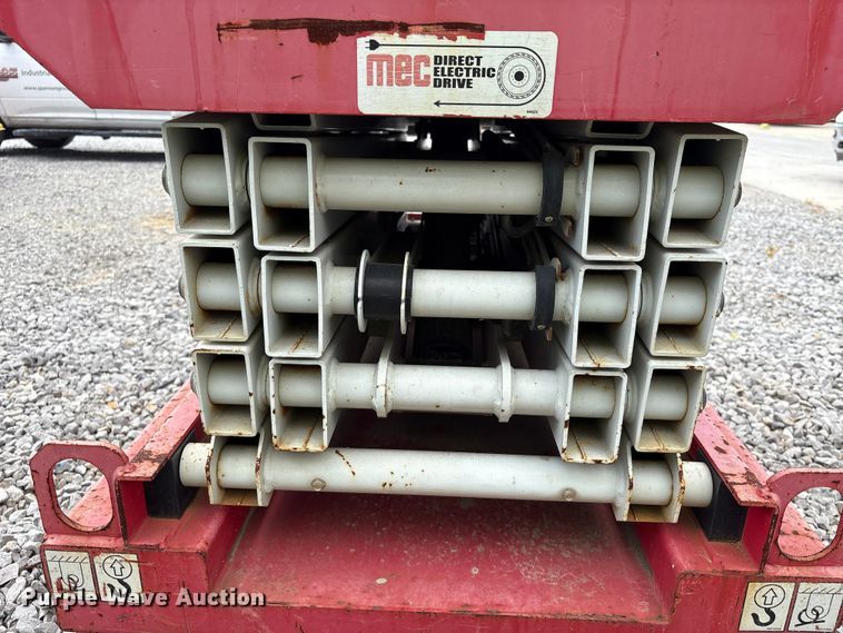 image for item EA7085 2019 MEC 1330SE scissor lift