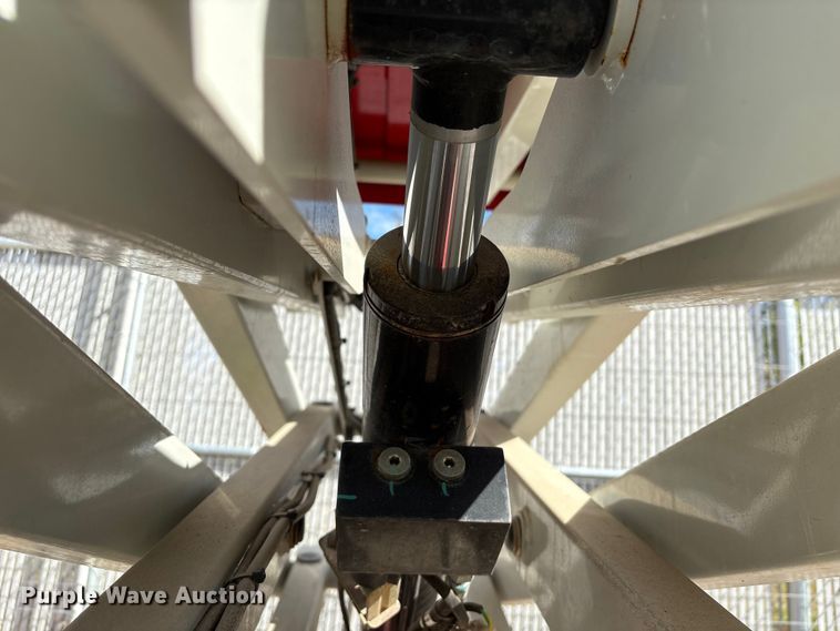 image for item EA7085 2019 MEC 1330SE scissor lift