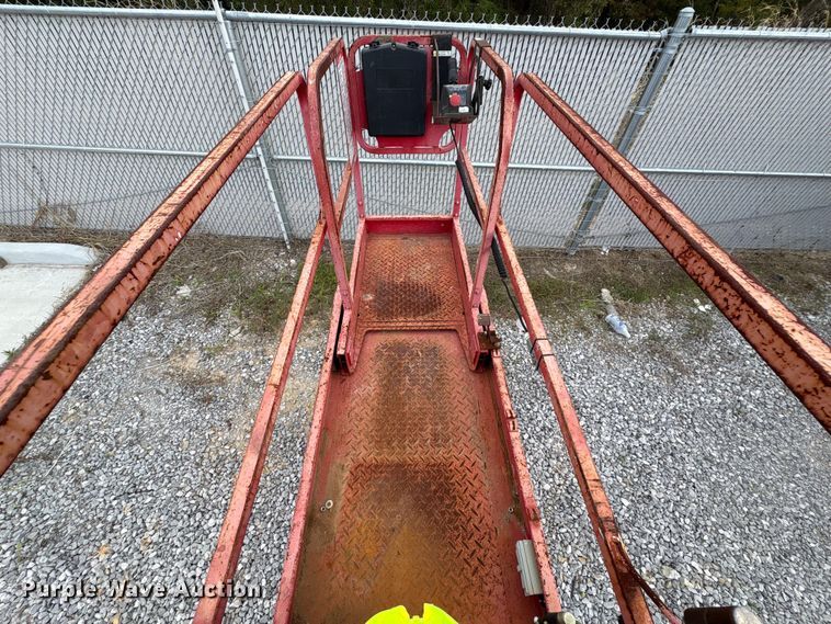 image for item EA7085 2019 MEC 1330SE scissor lift