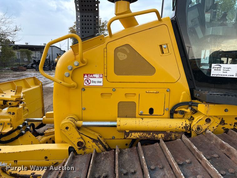 image for item EA7086 2022 Komatsu D51PXi-24 dozer