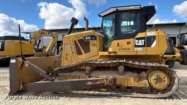 image for item EA7092 2011 Caterpillar D7E LGP dozer