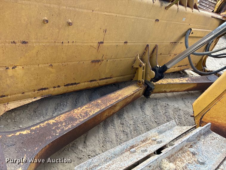 image for item EA7092 2011 Caterpillar D7E LGP dozer