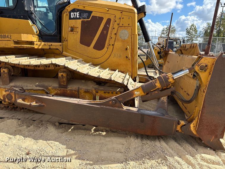 image for item EA7092 2011 Caterpillar D7E LGP dozer