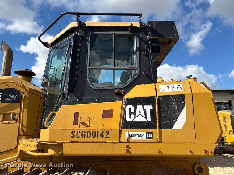 image for item EA7092 2011 Caterpillar D7E LGP dozer
