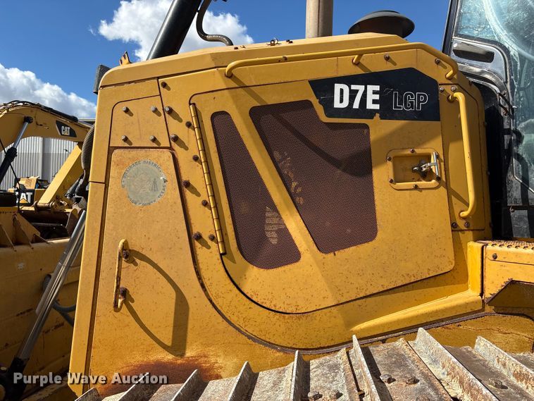 image for item EA7092 2011 Caterpillar D7E LGP dozer