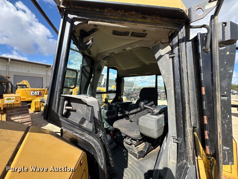 image for item EA7092 2011 Caterpillar D7E LGP dozer
