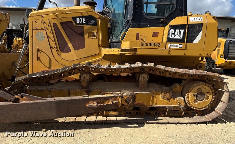 image for item EA7092 2011 Caterpillar D7E LGP dozer