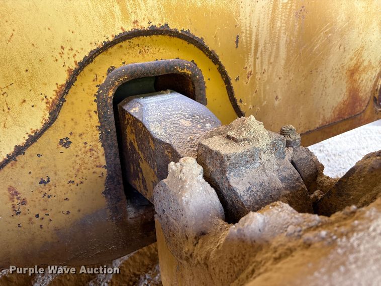 image for item EA7092 2011 Caterpillar D7E LGP dozer