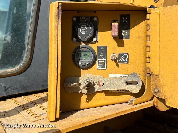 image for item EA7093 2019 Caterpillar D6T LGP dozer