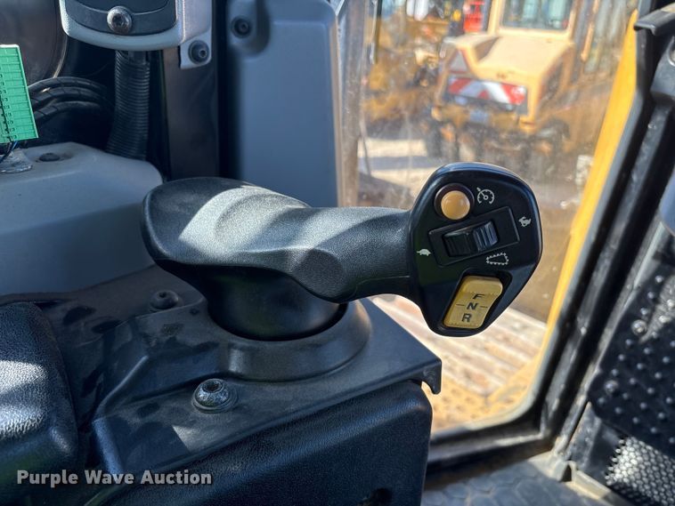 image for item EA7093 2019 Caterpillar D6T LGP dozer