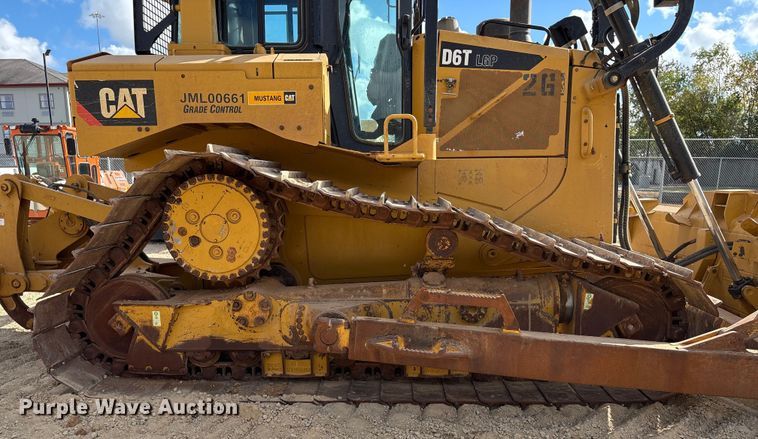image for item EA7093 2019 Caterpillar D6T LGP dozer