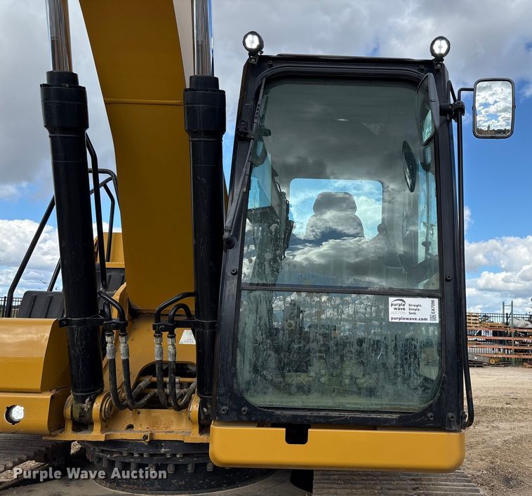 image for item EA7096 2018 Caterpillar 323 excavator