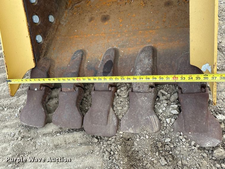 image for item EA7096 2018 Caterpillar 323 excavator