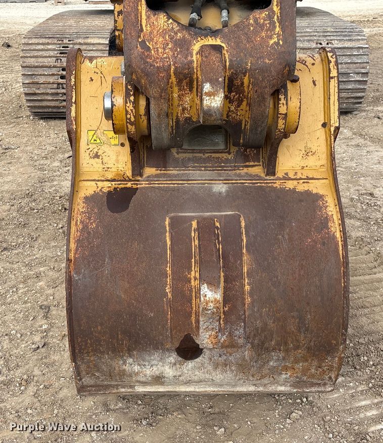 image for item EA7096 2018 Caterpillar 323 excavator